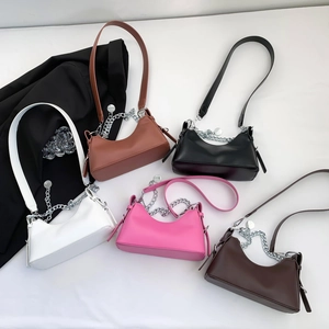 Sacs portés épaule minimalistes en cinq couleurs avec chaîne argent et bandoulières