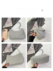 Détails du sac sous l'aisselle en fausse fourrure grise avec bandoulière sous quatre angles