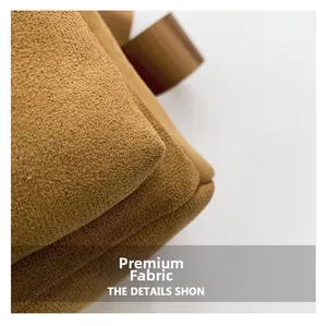 Gros plan détaillé sur la texture en daim marron de qualité supérieure d'un petit sac