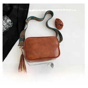 Detail view of retro brown crossbody bag with jacquard strap and size reference