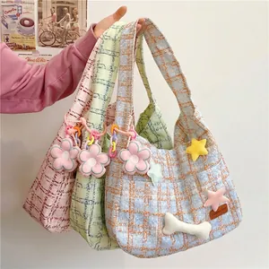 Japanischer Stil Süße Gingham Karo Umhängetasche Für Damen Polyester Tweed Tote Bag Mit Plüsch Stern Blume Anhänger Frische Schultertasche