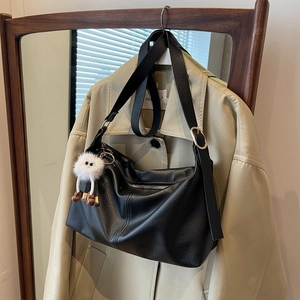 Women Pebbled PU Leather Shoulder Bag Large Capacity Underarm Hobo Bag With Plush Monster Pendant Minimalist Commuter Handbag
