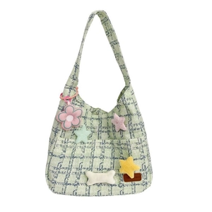Süße grüne karierte Cord Schultertasche mit bunten Plüschsternen und Blumenanhänger