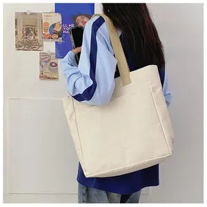 Grand sac cabas en toile blanc cassé avec poche latérale et large bandoulière
