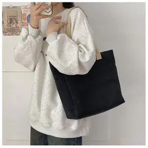 Grand sac fourre-tout en toile noire pour femme avec bandoulière crème pour le quotidien