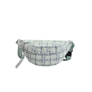 Modische Gürteltasche mit mintgrün-weißem Karomuster und praktischem Doppelreißverschluss
