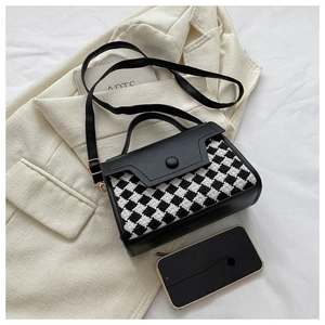 Detailansicht der Retro-Tweed-Umhängetasche mit Handy zur Anzeige der Größe