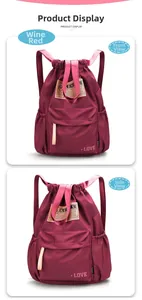 Détails du sac à dos en nylon bordeaux avec cordon de serrage, poche zippée et poches latérales