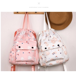 Sacs à dos à cordon roses et blancs avec motifs de lapins mignons sur crochets