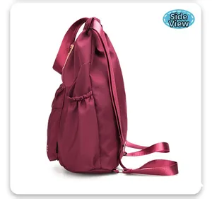 Vue latérale du sac à dos en nylon bordeaux imperméable avec poche latérale élastique