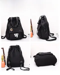 Dettagli dello zaino nero in tessuto Oxford con chiusura a coulisse e tasche esterne