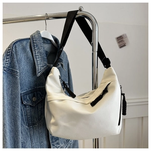 Minimalist white large-capacity dumpling crossbody bag with adjustable wide black strap