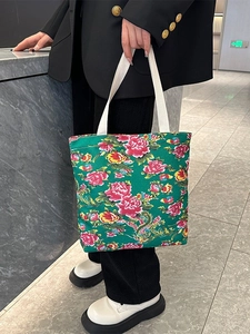 Green canvas tote bag featuring traditional Chinese floral and phoenix patterns