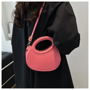 Leuchtend rosa gestreifte runde Handtasche mit Schultergurt und halbrundem Design