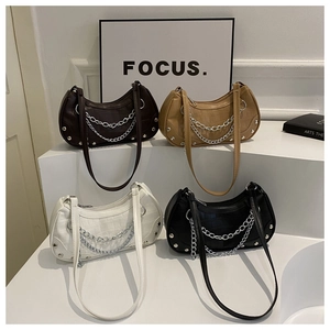 Sac Sous le Bras de Style Coréen Motif Crocodile Pour Femmes Cuir PU Chaîne Argentée Rivet Sac Bandoulière Demi-Lune Vintage Punk Sac à Épaule