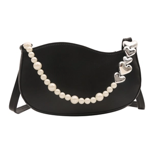 Sac à bandoulière noir ondulé en similicuir avec chaîne perlée et breloques cœur