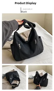 Détails du sac fourre-tout en toile noire avec fermetures éclair et bandoulière large