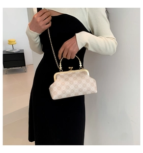 Borsa a mano retrò con motivi floreali, catena dorata e manico in metallo in stile vintage