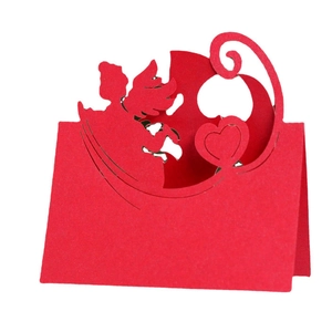 Segnaposto rosso tagliato al laser con motivi 3D di angelo e cuore per matrimoni