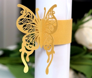 Élégant rond de serviette papillon doré découpé au laser pour mariages et décoration de table