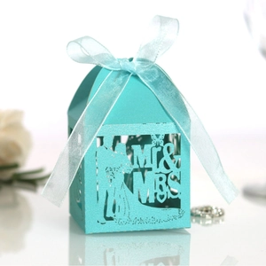 Laserschnitt Gastgeschenkbox in Tiffany Blau mit Mr & Mrs Silhouette und Organzaband