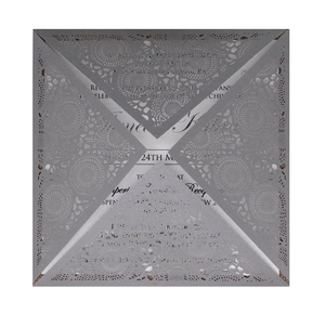 Partecipazione quadrata grigia tagliata al laser con motivo mandala e inserto bianco