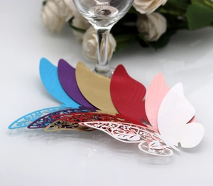 Marque-places papillon découpés au laser en six couleurs pour mariage et décor de fête