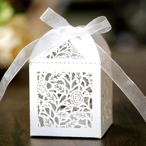 Laser Cut Rose Flower Hollow Candy Gift Box With Ribbon Bow For Wedding Valentine Party Favor Pearlescent Paper Gift Box