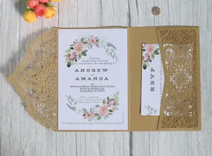 Détails d'invitations de mariage découpées au laser avec carte florale et papier doré