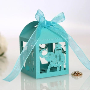 Boîte cadeau bleue Tiffany avec éléphant évidé et ruban de soie pour bonbons de fête