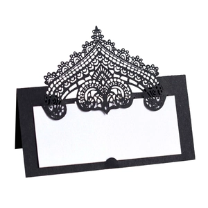 Elegante segnaposto per matrimonio in pizzo nero tagliato al laser con inserto bianco
