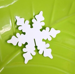 Elegant white laser-cut snowflake place cards for wine glass decoration in Christmas events