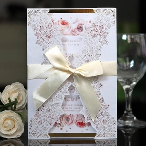 Elegant European Laser Cut Wedding Invitation Cards Artificial Pearl Paper Lace Floral Greeting Cards With Ribbon Bow For Celebration