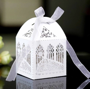 Scatola per Bomboniere Matrimonio Taglio Laser Europea Carta Perla Artificialta Scatola Regalo Caramelle Stile Chiesa Con Nastro per Ospiti