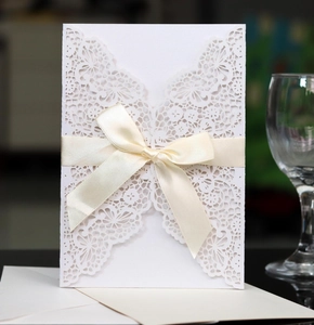 European Laser Cut Wedding Invitations Hollow Floral Design Artificial Pearl Paper Cards With Ribbon Bow Envelope For Marriage Engagement Celebration