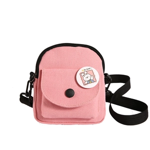 Petit sac bandoulière rose en toile pour femme avec broche lapin et sangle réglable