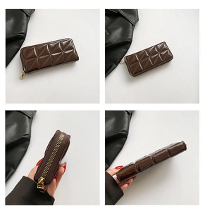 Détail d'un long portefeuille marron chocolat en similicuir matelassé avec zip doré