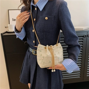 Chic cream woven bucket bag with floral embroidery, gold chain strap and pearl drawstring