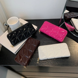 Pochette Minimaliste en Cuir PU pour Femmes Triangle Géométrique Matelassé Long Portefeuille Avec Fermeture Éclair pour Quotidien