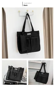 Detalle del bolso tote de nailon negro con bolsillos funcionales y mini monedero