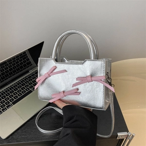 Petit Sac à Main Carré en Cuir PU Nœud Papillon Doux pour Femmes Sac Bandoulière Polyvalent Argent Métallisé Blanc Noir Mode Messenger