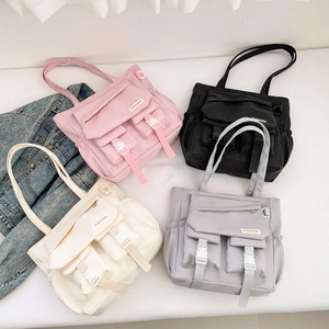 Große Nylon-Tragetaschen in Rosa, Schwarz, Beige und Grau mit Schnallentaschen-Design