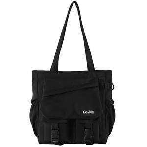 Große schwarze Nylon-Tragetasche im Utility-Stil mit mehreren Taschen und Trageriemen