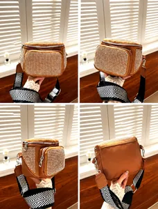 Vues détaillées d'un sac bandoulière marron orné de strass et d'une bandoulière rayée