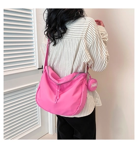 Sac fourre-tout rose avec mini porte-monnaie amovible et fermeture à pompon