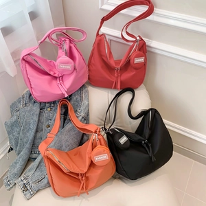 Sac à Main Hobo en Nylon pour Femmes Avec Petit Porte-Monnaie Couleur Unie Minimaliste Sac Bandoulière Fourre-Tout Quotidien