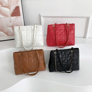 Sac Fourre-tout Matelassé pour Femmes Couture Géométrique en Cuir PU Sac à Épaule Grande Capacité Chaîne Rétro