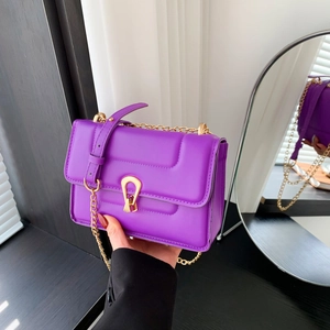 Sac à Épaule Matelassé en Cuir PU pour Femme Avec Chaîne Dorée Serrure Fer à Cheval Rétro Sac à Main Bandoulière Quotidien