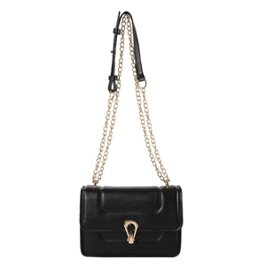 Sac à bandoulière minimaliste en cuir noir avec chaîne dorée et fermoir fer à cheval