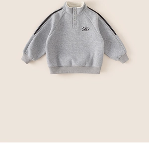 Detail of gray fleece sweatshirt for kids with buttoned collar and Energy Everyday logo